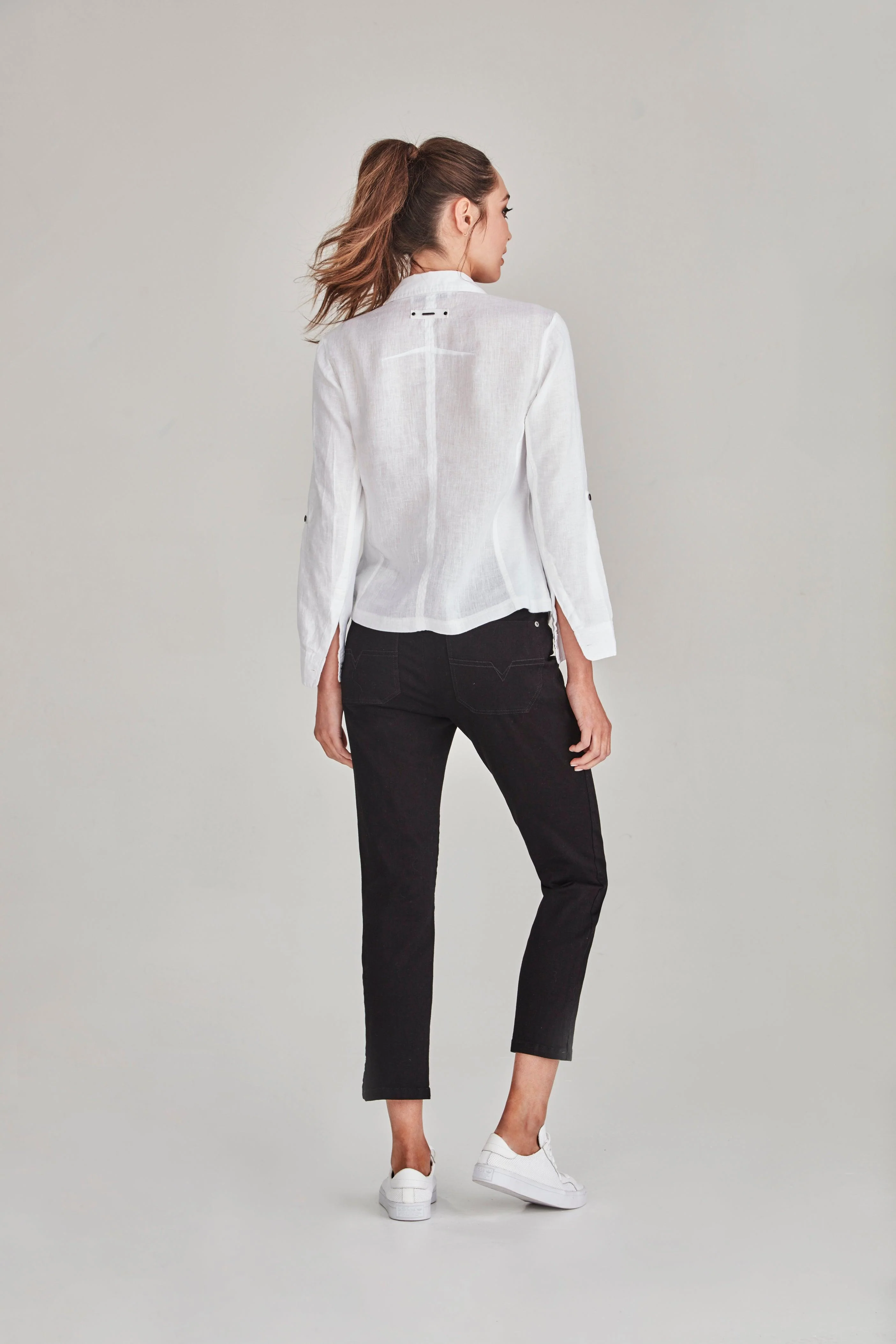 Vanity Capri - Black - Image 3